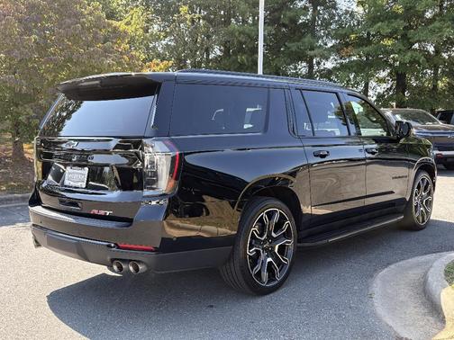 2025 Chevrolet Suburban RST