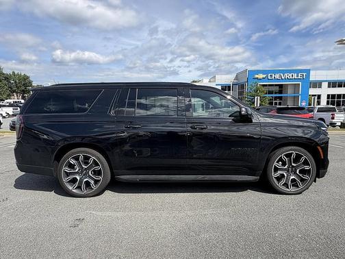 2025 Chevrolet Suburban RST