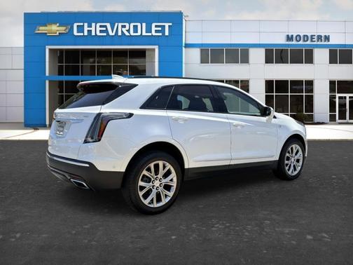 White 2021 Cadillac XT5 Sport