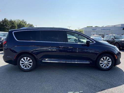 2018 Chrysler Pacifica Touring-L