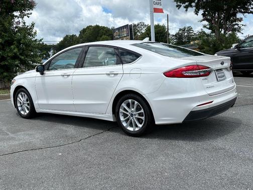 White 2019 Ford Fusion SE
