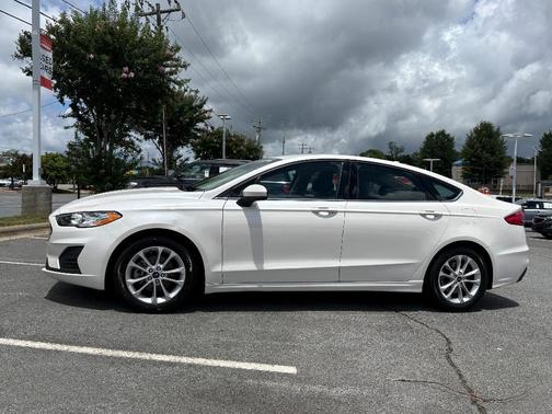 White 2019 Ford Fusion SE