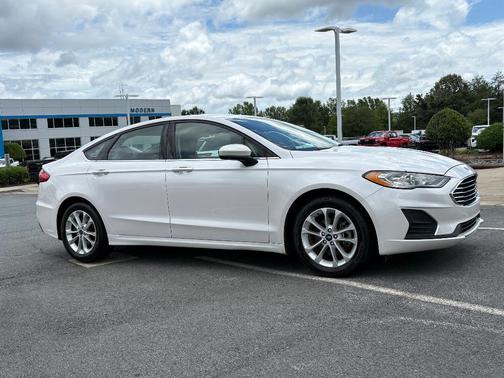 White 2019 Ford Fusion SE