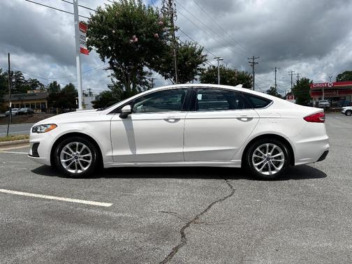 White 2019 Ford Fusion SE