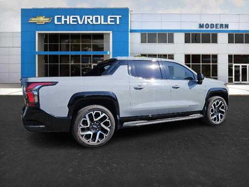2025 Chevrolet Silverado EV RST