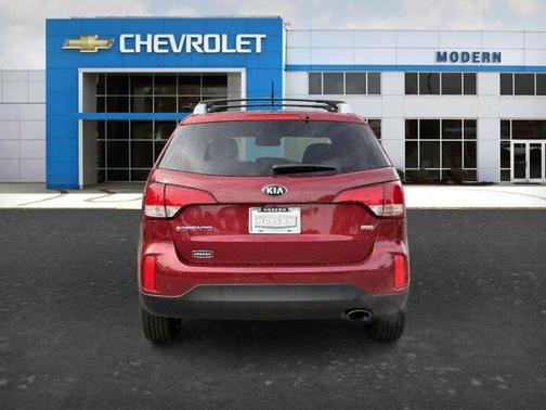 Red 2015 Kia Sorento LX