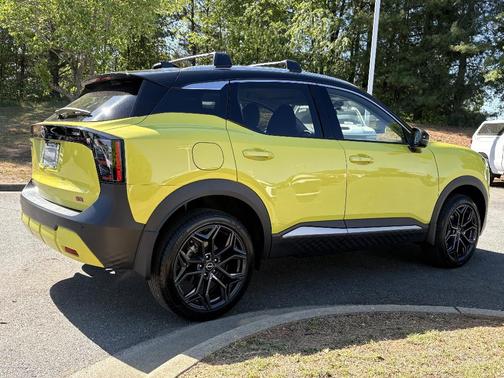 2t Ylw Blk Roof 2025 Nissan Kicks SR