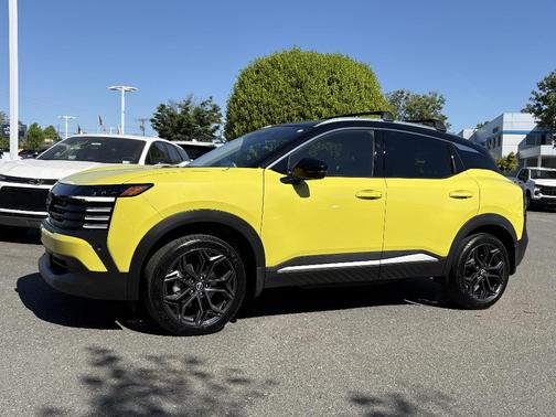 2t Ylw Blk Roof 2025 Nissan Kicks SR