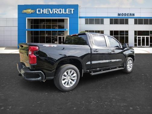 Black 2026 Chevrolet Silverado 1500 Custom