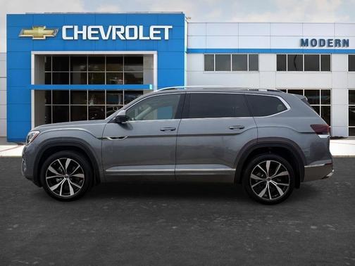 Platinum Gray Metallic 2024 Volkswagen Atlas 2.0T SEL Premium R-Line