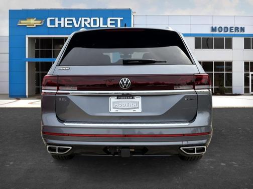 Platinum Gray Metallic 2024 Volkswagen Atlas 2.0T SEL Premium R-Line