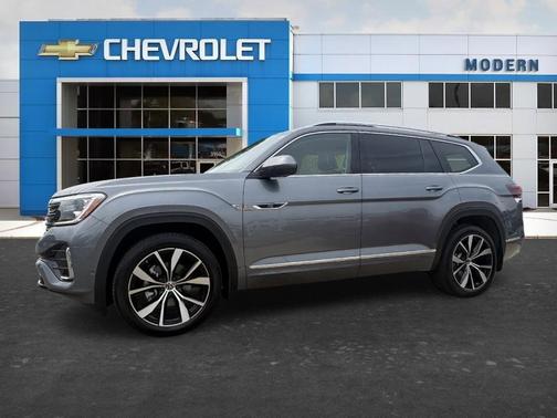 Platinum Gray Metallic 2024 Volkswagen Atlas 2.0T SEL Premium R-Line