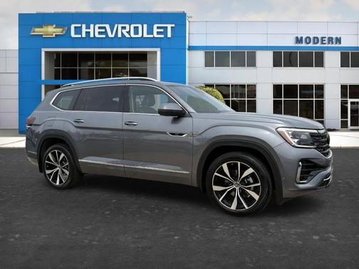 Platinum Gray Metallic 2024 Volkswagen Atlas 2.0T SEL Premium R-Line
