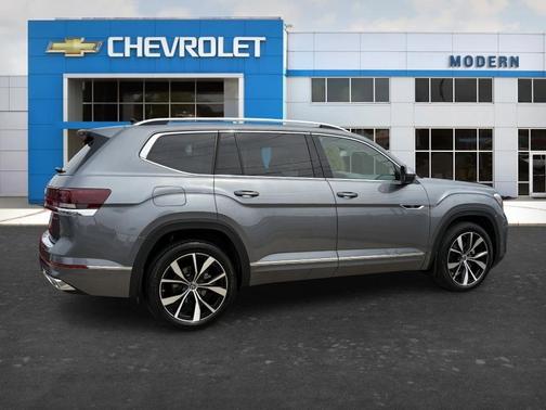 Platinum Gray Metallic 2024 Volkswagen Atlas 2.0T SEL Premium R-Line