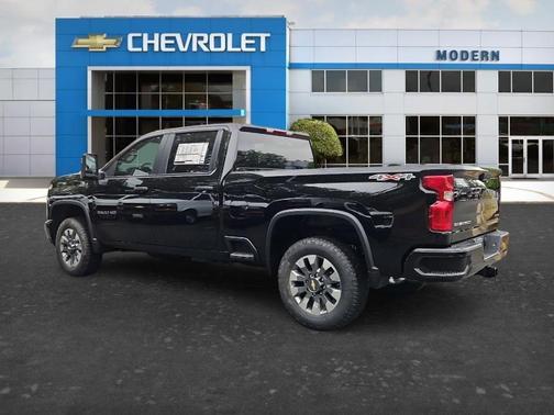 Black 2026 Chevrolet Silverado 2500 Custom
