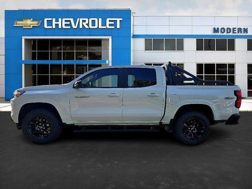 White 2025 Chevrolet Colorado Z71