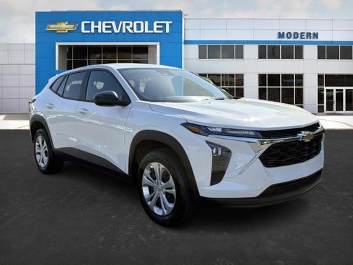 2025 Chevrolet Trax LS