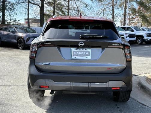 2025 Nissan Kicks SR