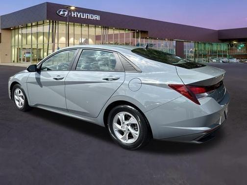 2022 Hyundai ELANTRA SE