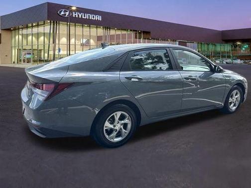 2022 Hyundai ELANTRA SE