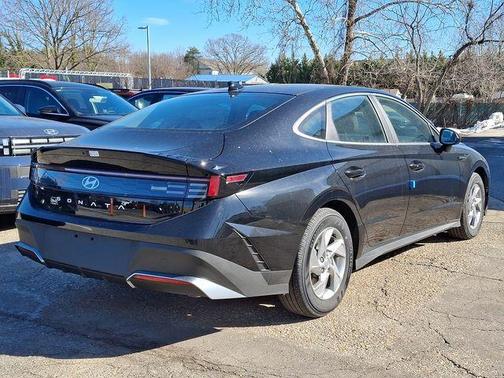 2025 Hyundai SONATA SE