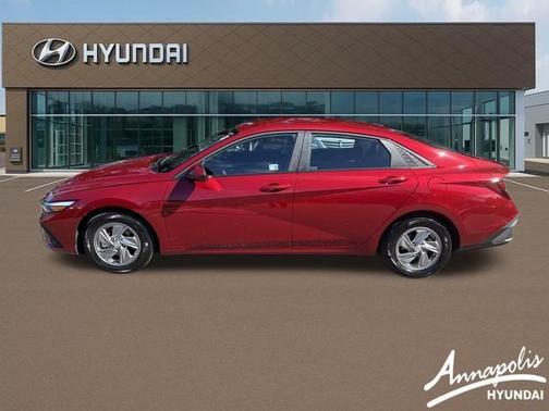 2025 Hyundai ELANTRA SE
