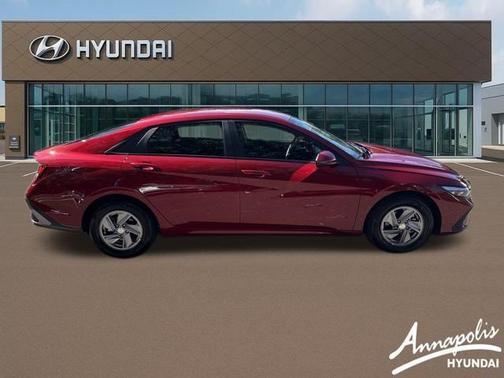 2025 Hyundai ELANTRA SE
