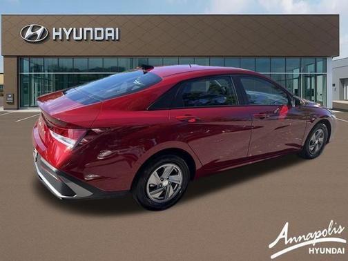 2025 Hyundai ELANTRA SE