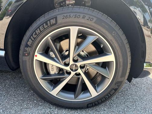2025 Genesis GV80 2.5T