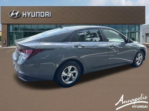 2022 Hyundai ELANTRA SE