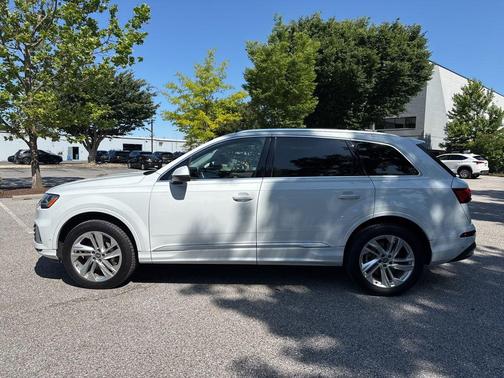 2020 Audi Q7 55 Premium Plus