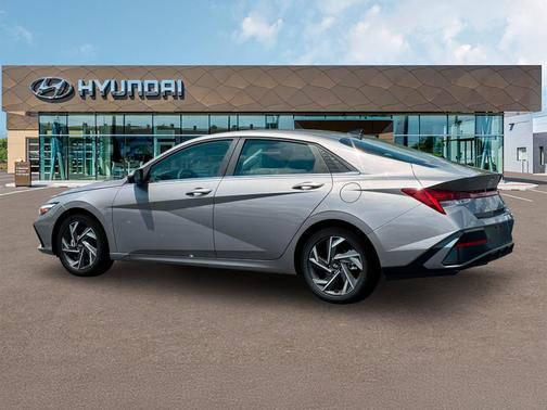 2025 Hyundai ELANTRA Limited