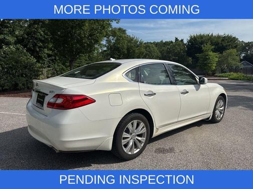 2011 INFINITI M37x Base
