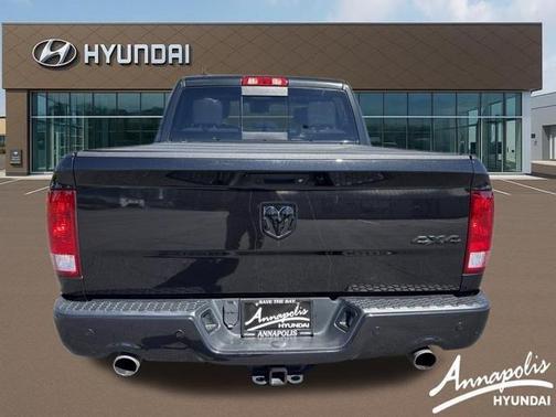 Brilliant Black Crystal Pearlcoat 2018 RAM 1500 Big Horn