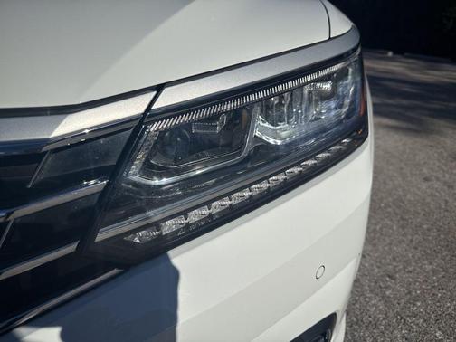 2018 Volkswagen Passat 3.6L SEL Premium