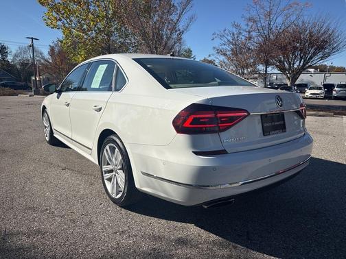 2018 Volkswagen Passat 3.6L SEL Premium