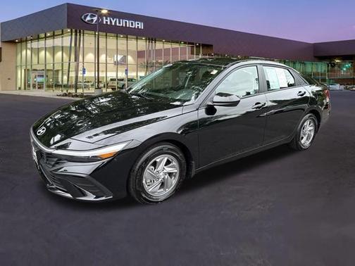 2024 Hyundai ELANTRA SE