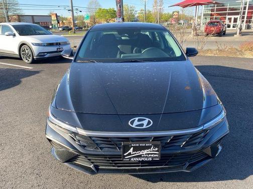 2024 Hyundai ELANTRA SE