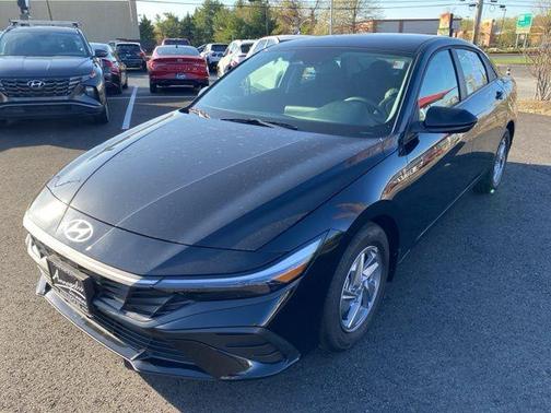 2024 Hyundai ELANTRA SE
