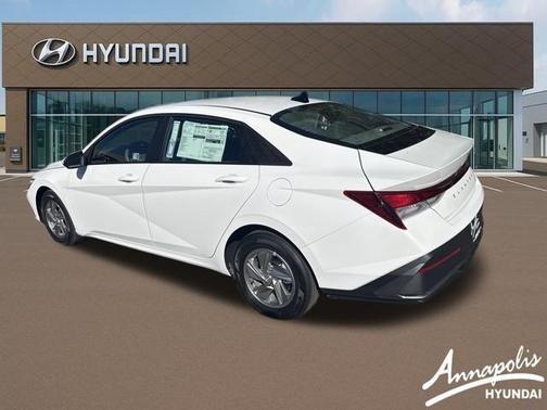 2025 Hyundai ELANTRA SE