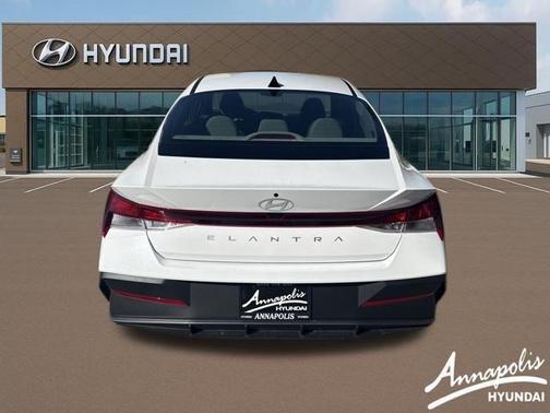 2025 Hyundai ELANTRA SE