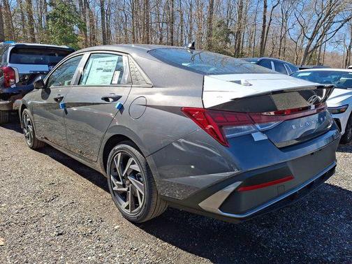2025 Hyundai ELANTRA HEV SEL Sport