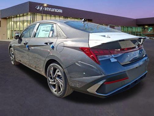 2025 Hyundai ELANTRA HEV SEL Sport