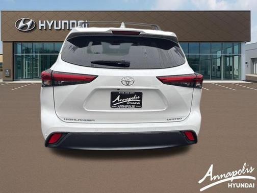 Pearl 2023 Toyota Highlander Limited