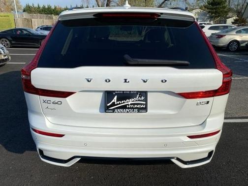 2024 Volvo XC60 B5 Plus Dark Theme