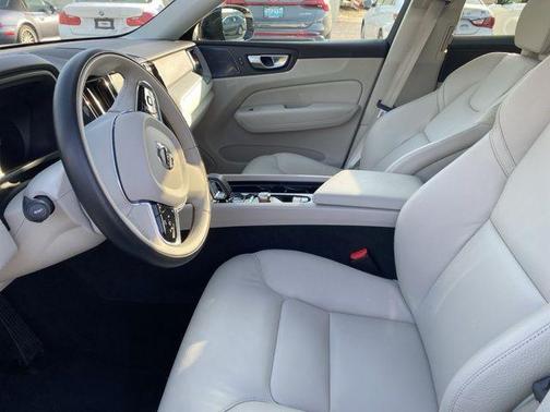 2024 Volvo XC60 B5 Plus Dark Theme