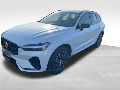 2024 Volvo XC60 B5 Plus Dark Theme