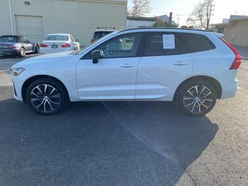 2024 Volvo XC60 B5 Plus Dark Theme