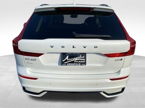 2024 Volvo XC60 B5 Plus Dark Theme