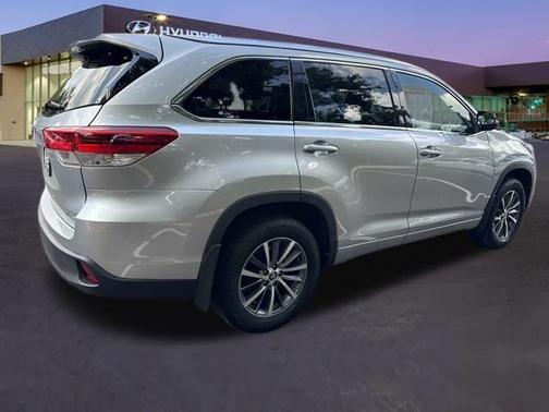 2017 Toyota Highlander SE
